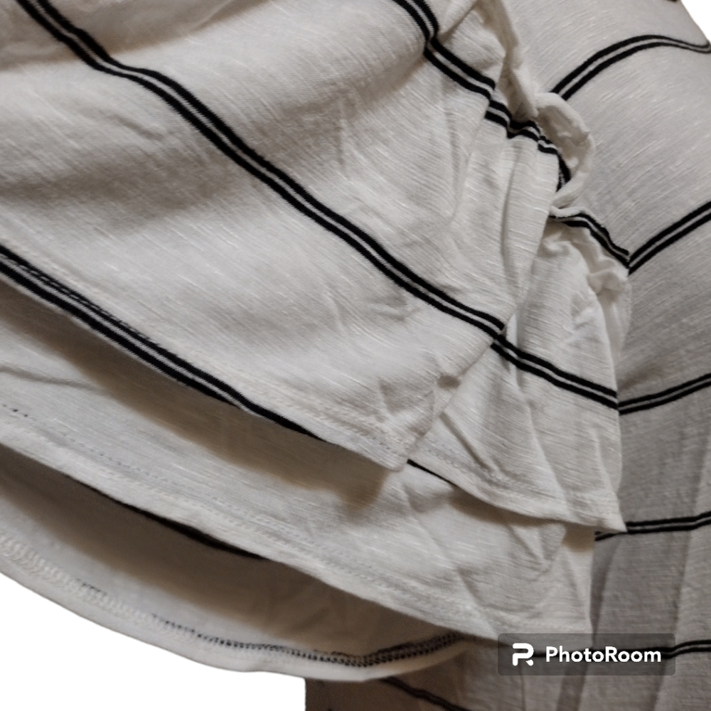 Green Envelope Los Angeles Ruffled Sleeves Top - Picture 7 of 7